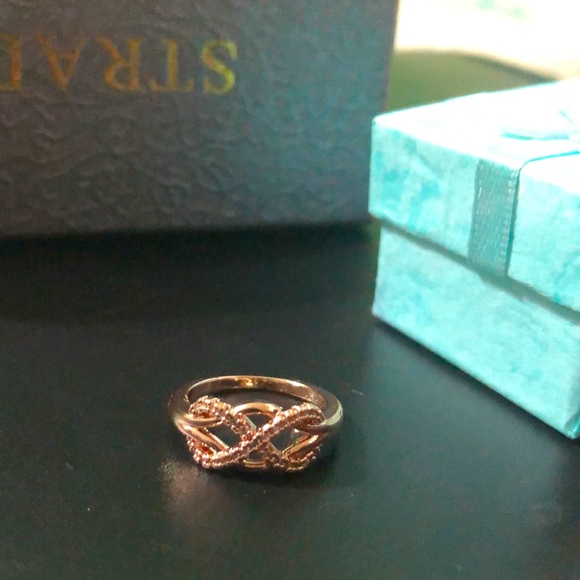 Rose 🥀 Gold white Sapphire Infinity Ring 🥀 - Picture 5 of 5